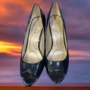 Bandolino Open Toed Black Patent Leather Pumps